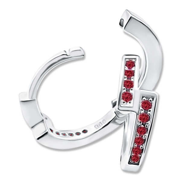 Lebendige Creolen mit roten Zirkonias – 13 mm hoch, 4 mm breit