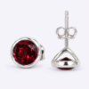 Avella Granat Ohrstecker aus 960 Argentium Silber – natürlicher roter Granat mit rundem Fassungsrand und offener Rückseite
