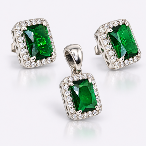 Emerald Icon und Elegance Halo Anhänger und Ohrstecker aus 960 Argentium Silber mit grünen Steinen