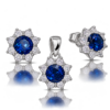 Sapphire Royal Blossom Set aus hellem Argentium Silber mit blauen Zirkonias und je acht weißen Zirkonias, mit Spiegelung
