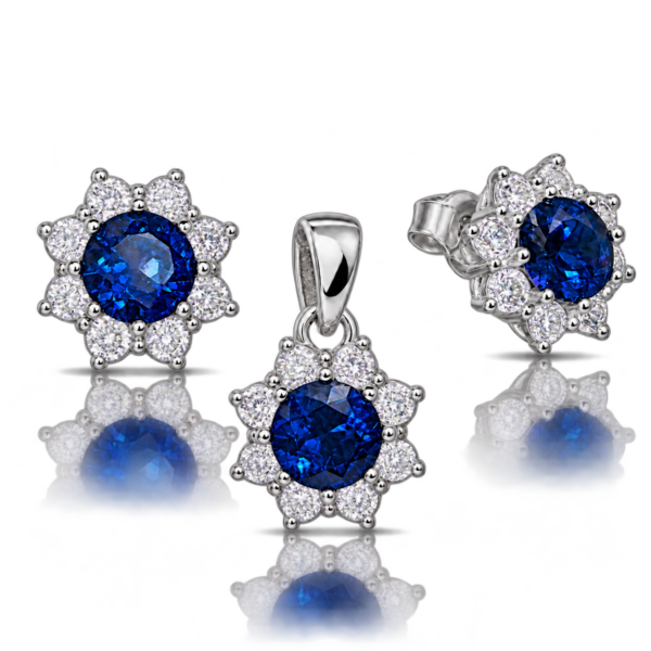 Sapphire Royal Blossom Set aus hellem Argentium Silber mit blauen Zirkonias und je acht weißen Zirkonias, mit Spiegelung