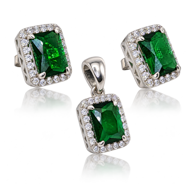 Smaragdgrünes Schmuckset aus hellem Argentium Silber: Emerald Icon Halo Anhänger mit glatter ovaler Öse und ein Paar Emerald Elegance Halo Ohrstecker, mit dezenter Spiegelung